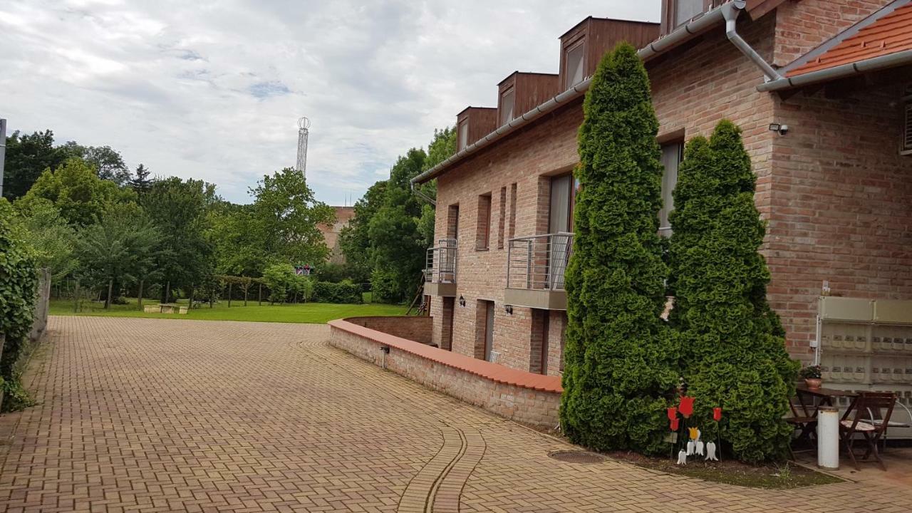 Gyulai Fürdö Apartman Dış mekan fotoğraf
